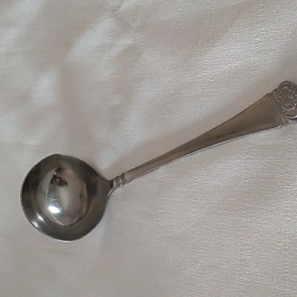 Ekco Eterna CLASSIC CREST Stainless 1 Gravy Ladle 7 1/8